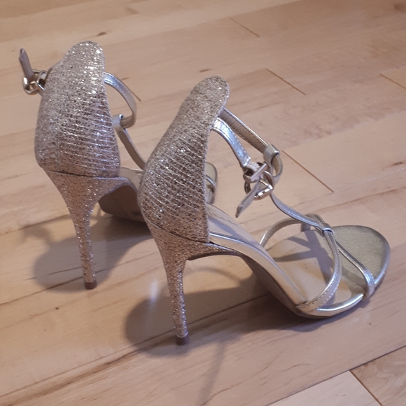 EUC Chinese Laundry Gold Strappy Sandals - Picture 3 of 5